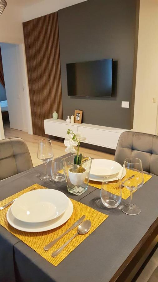 Elias Central Apartment - 2 Bedrooms & Free Parking Oradea Exteriér fotografie